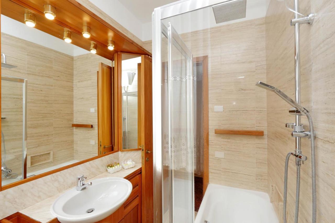 Frattina Family Romantic Superior Suite Buitenkant foto