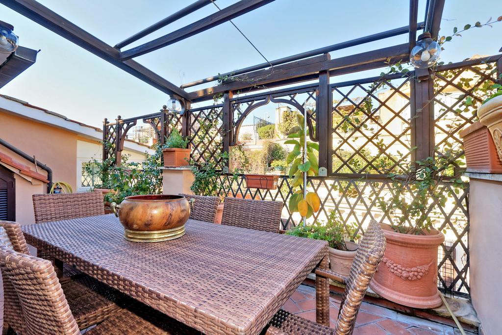 Frattina Family Romantic Superior Suite Buitenkant foto