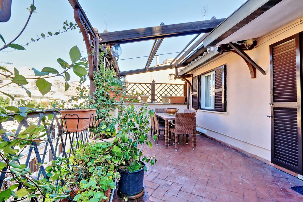 Frattina Family Romantic Superior Suite Buitenkant foto