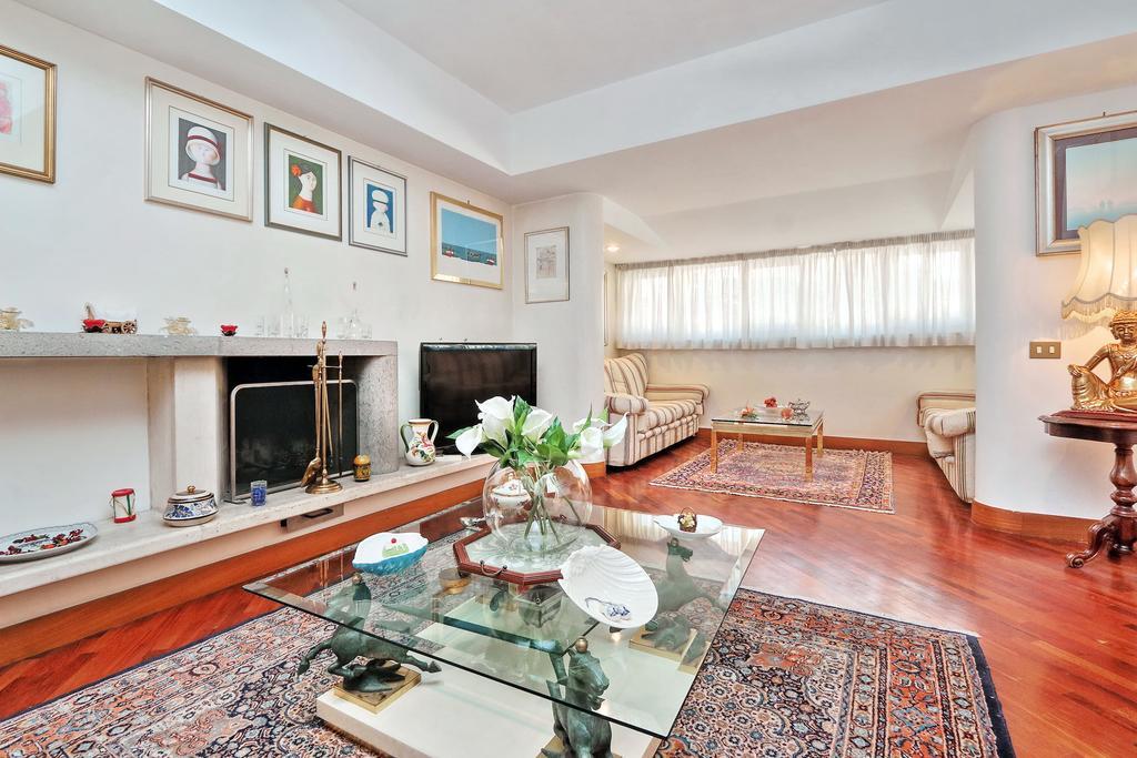 Frattina Family Romantic Superior Suite Buitenkant foto